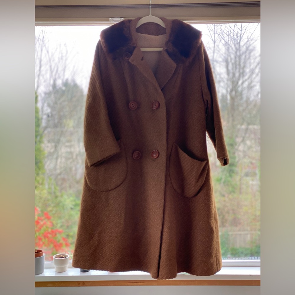 Vintage Women’s Coat, faux fur, long length.